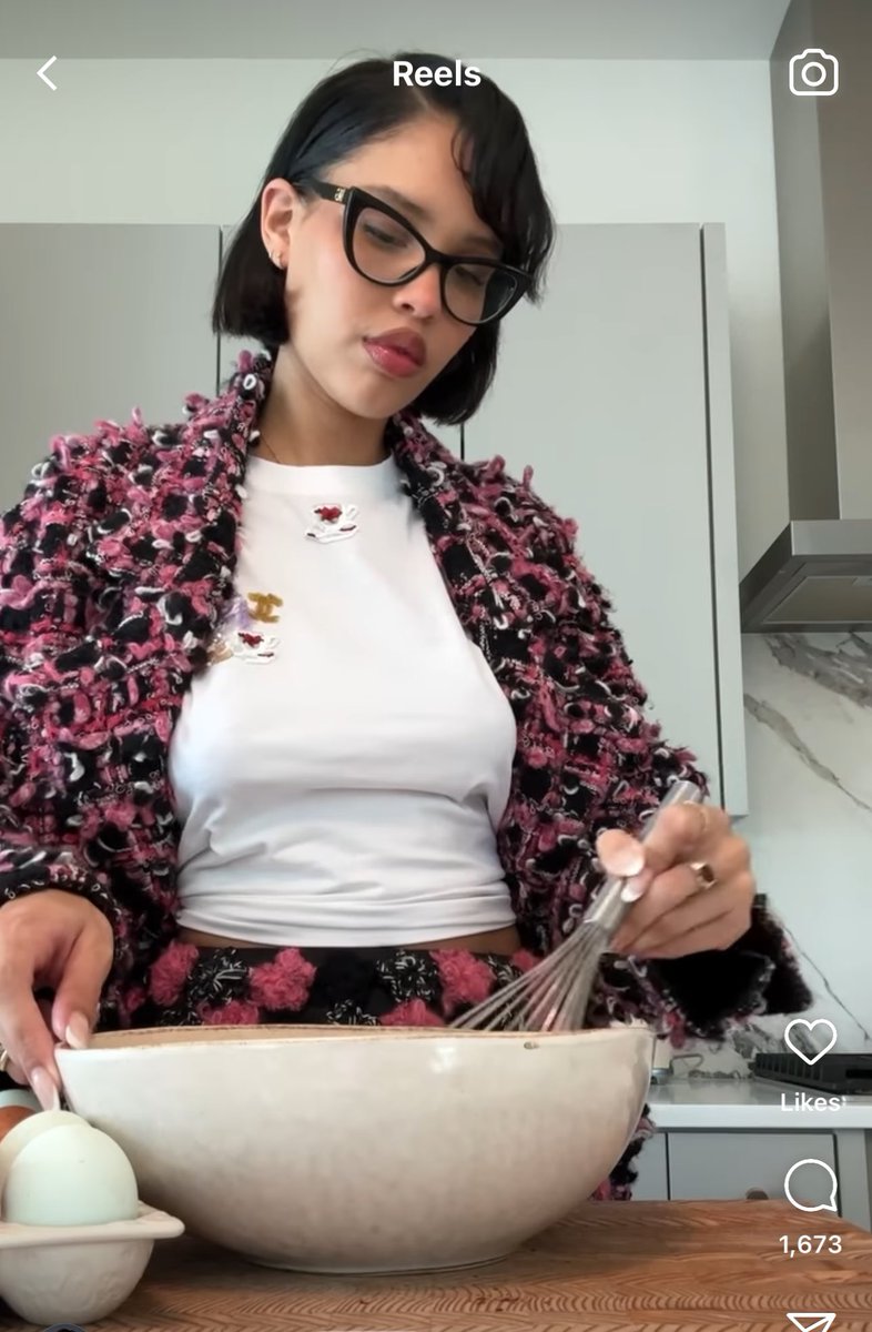 BOTTEGAHOENETA's tweet photo. making nutella from scratch in chanel pre-fall ‘24 https://t.co/uZg9OqRRaQ