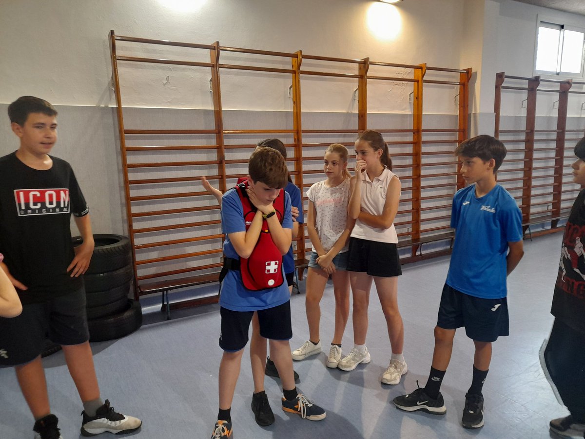 Encarni Morillas (@encarnimdc) on Twitter photo A 6è a Educació per la salut adquireixen sabers i estratègies per a cuidar-se i per actuar davant d'una emergència.Heu estat grans aprenents :) #salut #primersauxilis #responsabilitat <a href="/escolamdcprat/">escolamdcprat</a> A 6è a Educació per la salut adquireixen sabers i estratègies per a cuidar-se i per actuar davant d'una emergència.Heu estat grans aprenents :) #salut #primersauxilis #responsabilitat <a href="/escolamdcprat/">escolamdcprat</a>