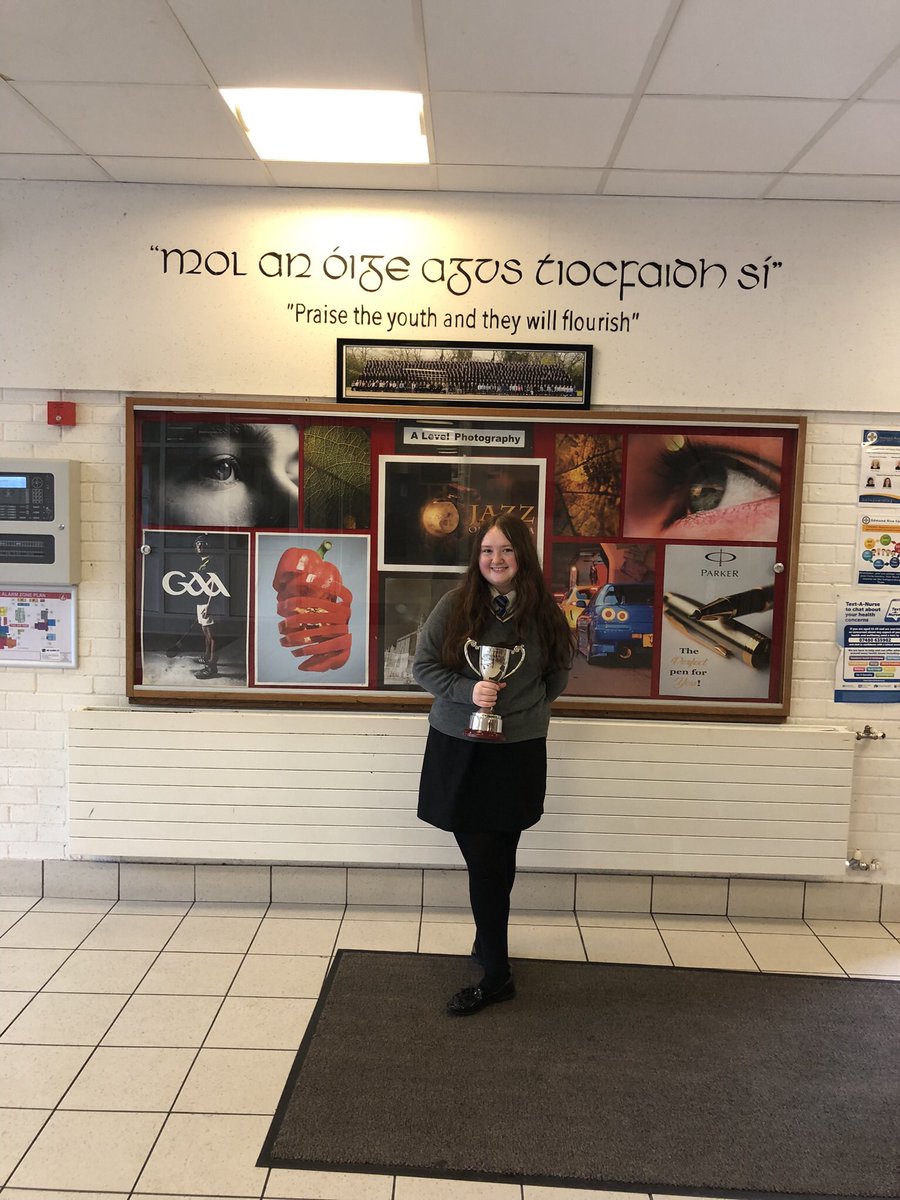 IrishERC's tweet photo. Comhghairdeas le Louisa a bhuaigh corn scoth na bhfilíochta bliain 12  ag Feis Béal Feirste #bród #gaeilge 💚 https://t.co/hQHzA3ryvY