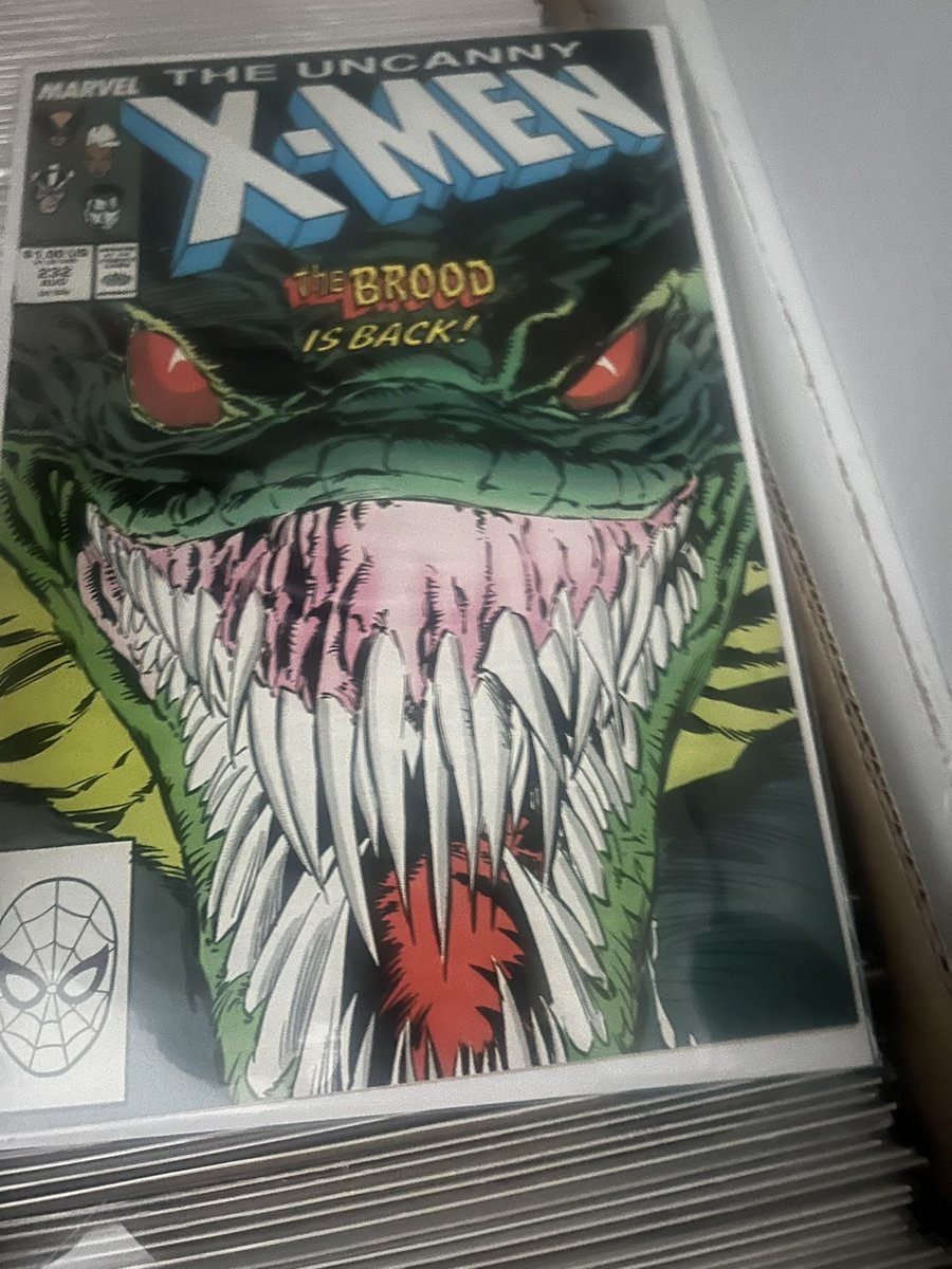 Realbensanchez3's tweet photo. The first X-Men comic I bought, the first one that started me collecting the book, the oldest issue I've owned, and one of my favorite covers. #ComicsDNA https://t.co/ktQRBRGASQ
