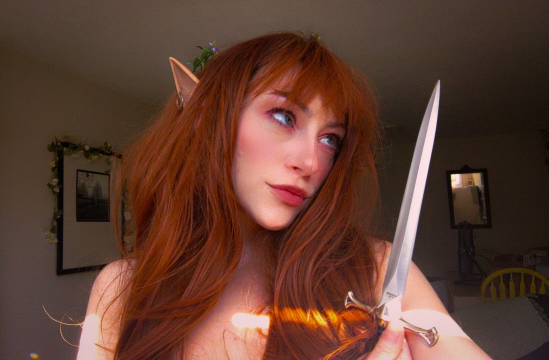 How long do you think you could last against me alone in the woods? You can even have a head start.. I mean, I can smell your fear so it would just be unfair otherwise. Once I catch you though, and I will...then the real fun starts 🔪