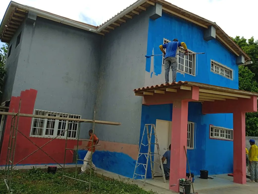 GMBNBT_NE's tweet photo. #30May24
Estamos realizando abordaje de rehabilitación en la BMS "Aricagua" #AntolínDelCampo, con el fin de brindar atención y dignificar los espacios de los sectores populares
#SomosTricolor7nets
#MppopNe
@NicolasMaduro @GRaulparedes @DavidCPsuv https://t.co/sfYpa0ZUxk