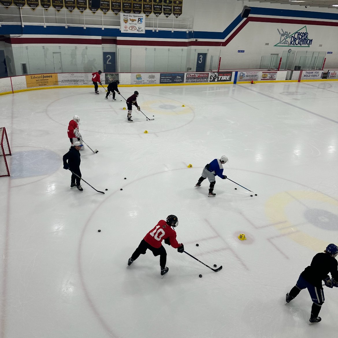 CasperWarbirds's tweet photo. Our first youth clinic was a success! Warbirds Head Coach Jacob Smulevitch worked with players from the @casper_oilers_hockey and @teamwyoming18uaahockey on a variety of skill development activities! https://t.co/9XSAeXem0o