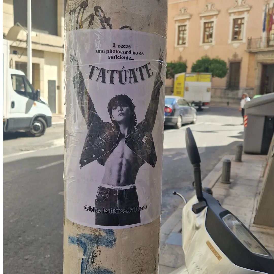 Jungkook’s posters were spotted in the streets of Murcia, Spain by a tattoo and piercing shop

The caption says:
“Sometimes a photocard is not enough...GET A TATTOO” 

The tattoo shop has also posted on Instagram & captioned “I know my audience too well”