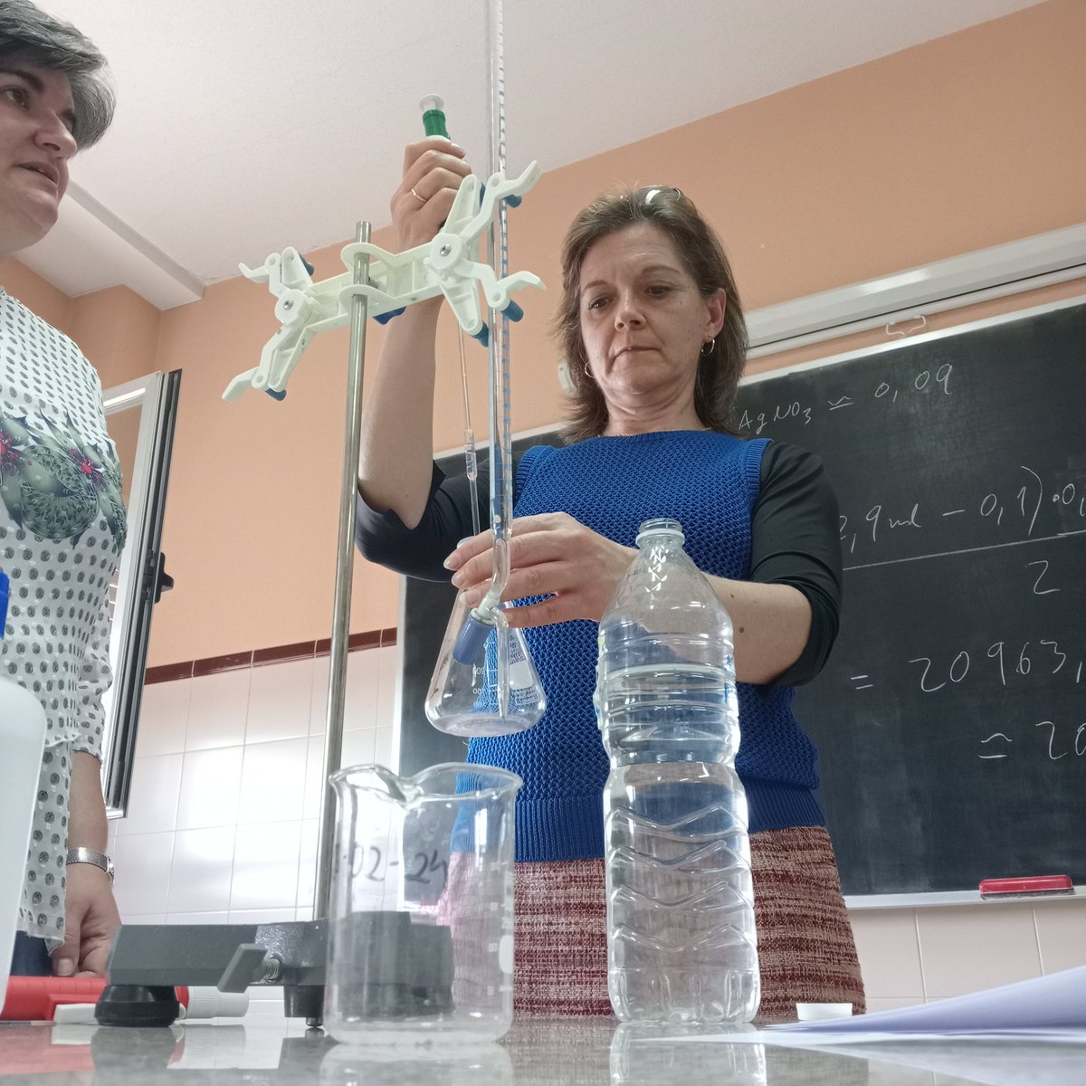 STrinidadZamora's tweet photo. 🔬"Aplicaciones de Laboratorio llevadas al Aula".
🤗 Bienvenidos: aquí tenéis vuestra 🏠 para compartir.
👩🏼‍🔬 Grupo de Trabajo @cfiezamora de la  🫱🏼 de @jcentenofer 
😉 Gracias por la visita.
#CompDigEdu #FormaciónCyL @educacyl
#MírateMíraAdmira https://t.co/s2R4ZqbQpV