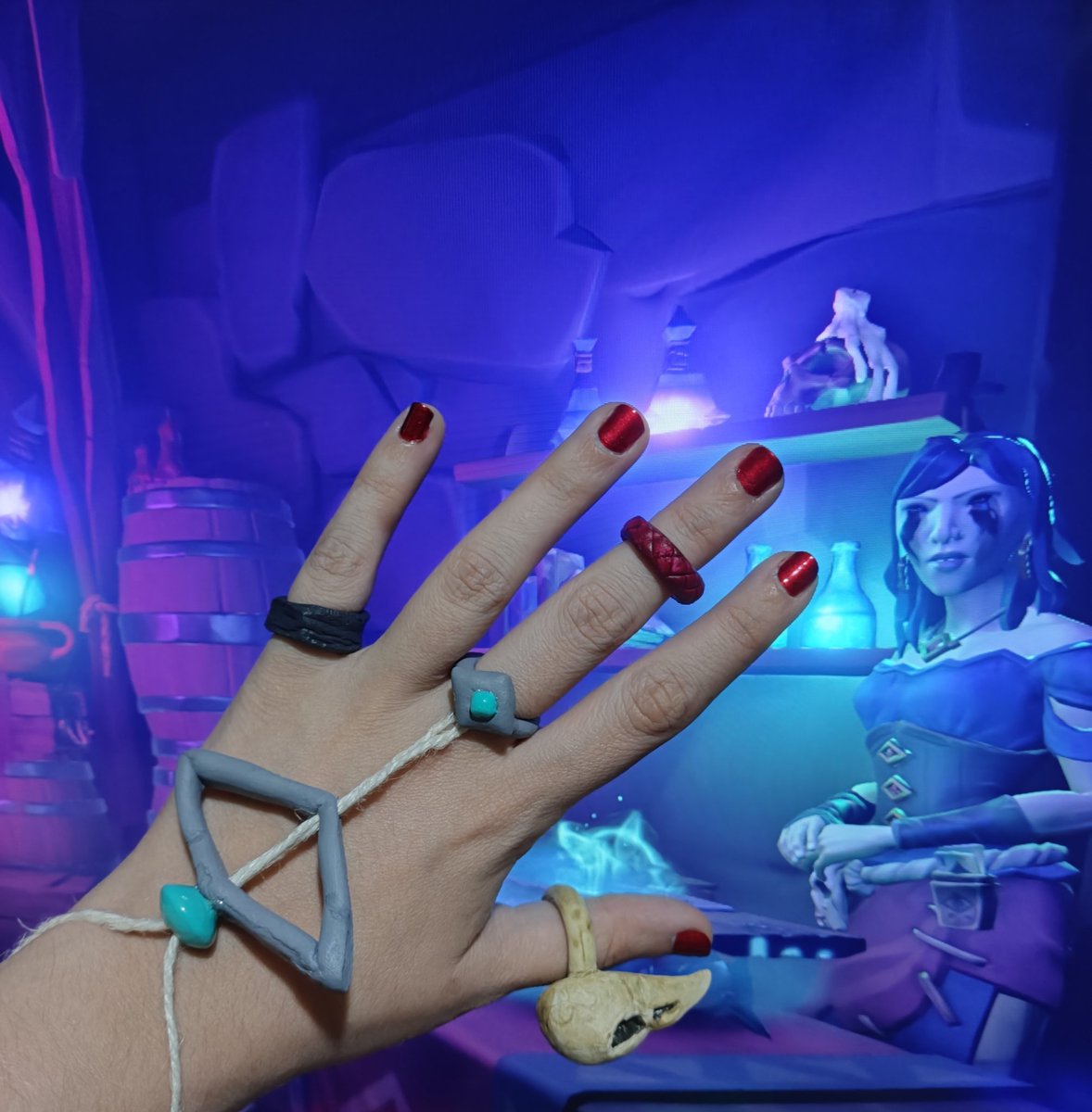 IliveinRivendel's tweet photo. Handmade soul rings, I hope you like it!

They are made with funny gummy, acrylic paint, tope, wood and nail polish 😂

@SeaOfThieves @RareLtd #Seaofthieves #BeMorePirate https://t.co/2KXDVHO1jz