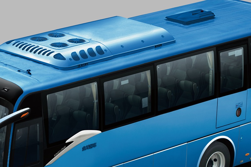 Bus de 8 m; Turismo de Lujo Inteligente.
33 lujosos asientos, USB integrado, A/C 18000 Kcal, pantalla LCD 18,5”, luz de lectura, ventanas con vidrios templados tintados y cortinas.