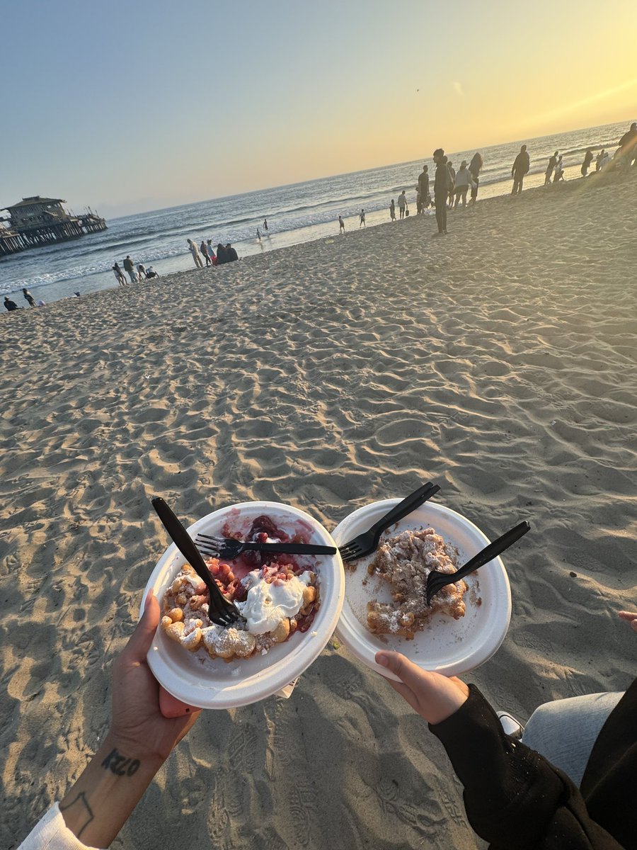SmokeASeahorse's tweet photo. Being a tourist in a city I’ve lived in for years> https://t.co/8xpMuVbuTO