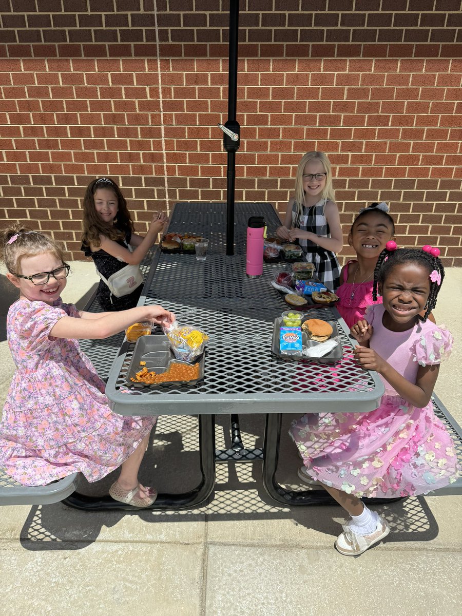 Kaila Lowe tweet media