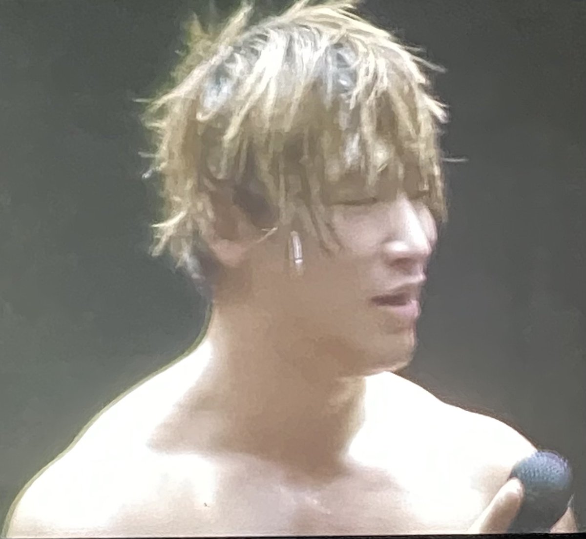 I hate when people insult ibushi-san body. He is such an incredible & beautiful person. He is so kind & cares so much about his fans.
He has worked so incredibly hard since he got hurt but constantly has people insulting him for how he looks which is just ridiculous ⭐️💙