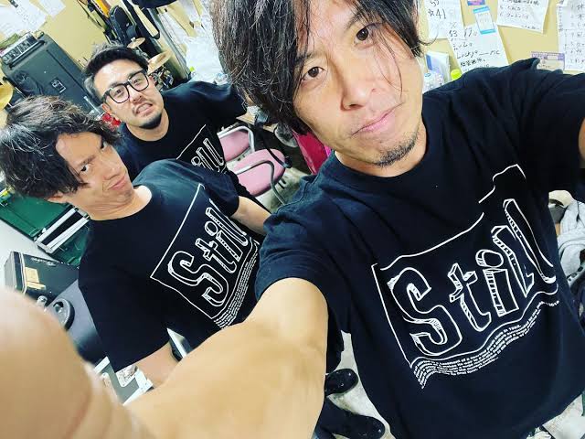 bmm_akimoto4649's tweet photo. 私とHORIES小山猛氏との会話

キムタク好きな小山猛氏のつけているネックレスを見て

私「これ、キムタクと同じネックレス？」

猛「あ、これ？
　　伊勢谷友介※本人手彫り」

小山さんて想像越えてくるから好きだなぁ。

因みに私のネックレスは大森南朋でした。

#HORIES
#伊勢谷友介
#大森南朋 https://t.co/A2eVhtB3MR