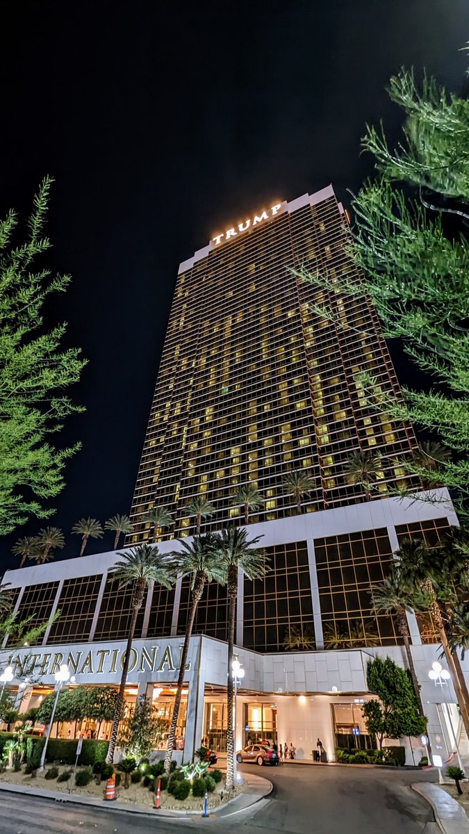 Las Vegas Locally 🌴 tweet media