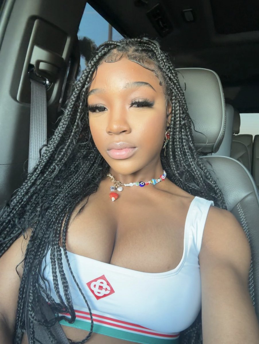 itsflygirll's tweet photo. I’m getting so better at doing my face 😍
#nofillysilly https://t.co/bfo4h2K3du