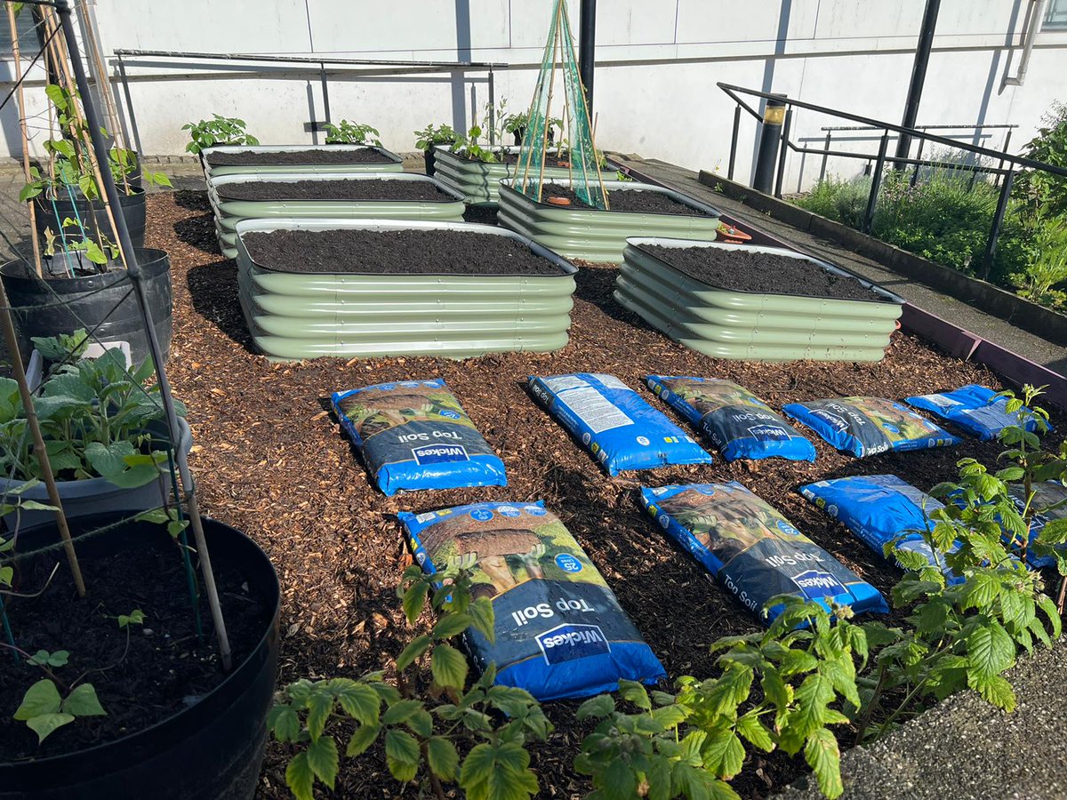 We will be back out this Saturday and next Sunday to start planting vegetables in our brand spanking new Vegetable garden! We will be seed sowing, planting, watering and weeding.

Registration at ourcastlefield.co.uk/cgcastlefield. No experience required 🌱