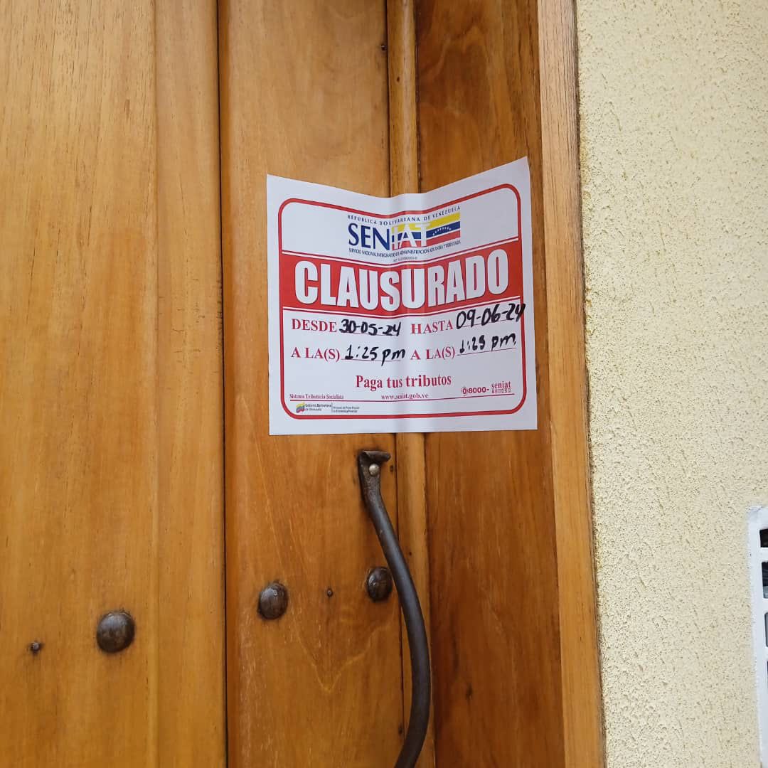 DipMarquina's tweet photo. Hasta cuando tanto abuso , hasta cuando el temor lleva al régimen a cometer estas arbitrariedades. Por habernos hospedados en esta Posada hoy el Seniat la cierra , y en este momento sanidad está cerrando la posada La Garrocha . Para acabar esto vamos a ganarles el 28/07. https://t.co/gWuXNFz9oN