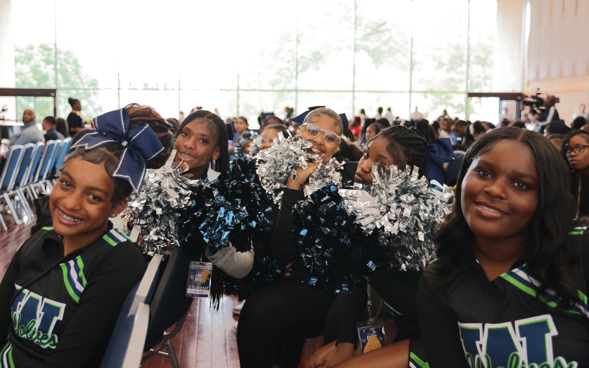 Hundreds of students joined together for a day of self-discovery at the Student Empowerment Leadership Conference—the largest one yet. They heard from @DCPSChancellor and education leaders, attended workshops and wellness sessions, and 8th graders received graduation stoles!