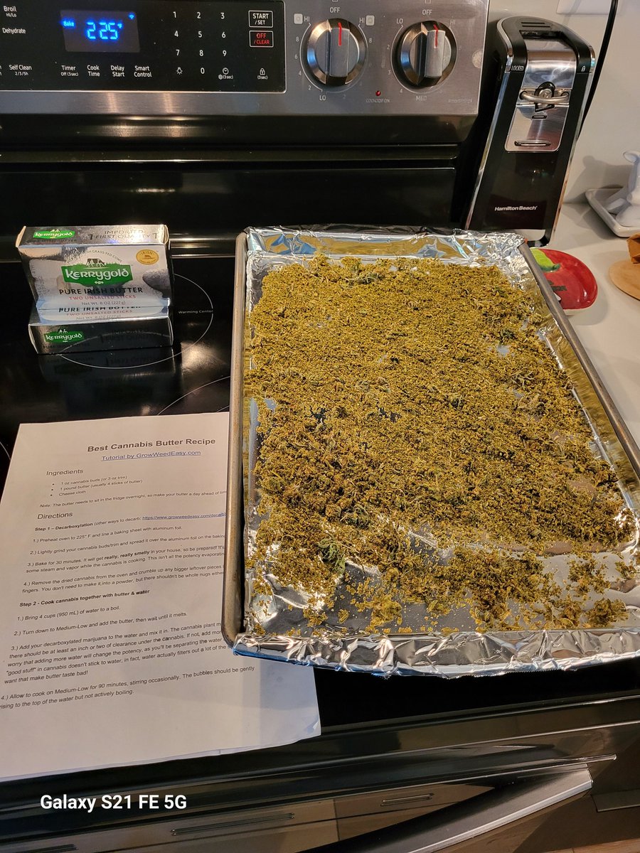rstevenson262's tweet image. Say it with me... &quot;de-carb-ox-yl-a-tion&quot; #cannabutter 🧈
I think Twitter about to get loud, so peace ✌🏻 out. Have a safe evening, everyone 💚