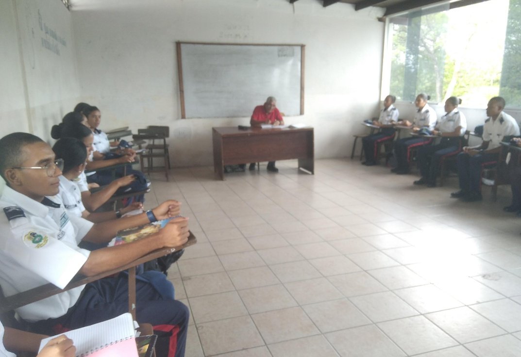 Estudiantes del TSU en Servicio de Policía  #19 Proceso 1-2024 reciben clases de Cultura de Paz por Parte de Sargento Luis Piña 

*HONOR - ESTUDIO - DISCIPLINA* 

*Reporta*
* Oficial Jefe(IACPEL) Arnaldo Figueroa*