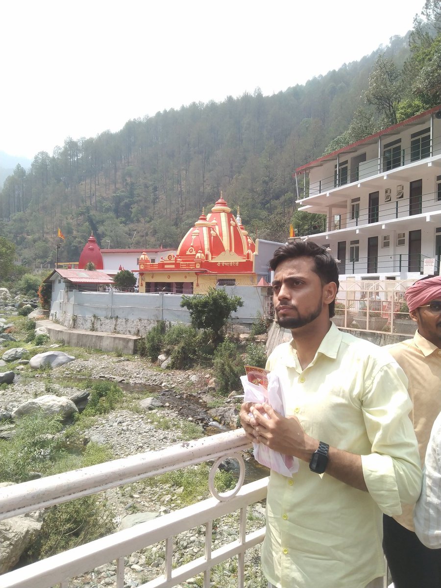 RealAnshul12's tweet image. देश के प्रसिद्ध प्रभावशाली पवित्र स्थान कैंची धाम (नैनीताल, उत्तराखण्ड)- श्री प्रसिद्ध नीम करोली बाबा के मंदिर जाने का सुअवसर प्राप्त हुआ 🙏✨
.
.
#NeemKaroliBaba #Uttarakhand #KaichiDham #DestinationUttarakhand