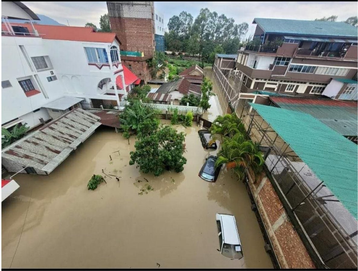 LThang28110's tweet photo. This is neither a swimming pool nor a lake; it's a sports complex in Imphal, flooded due to a natural disaster. Don't go against nature, or it will respond with disastrous consequences. Manipur has experienced both a hailstorm and flooding.
#SaveOurEarth
#StopDeforestration https://t.co/oZ2Ah1keMF