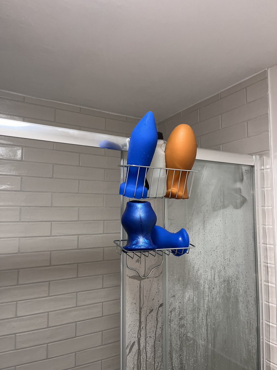 FFysical's tweet image. Just moved apartments. I presume I’m using my new shower shelf appropriately?