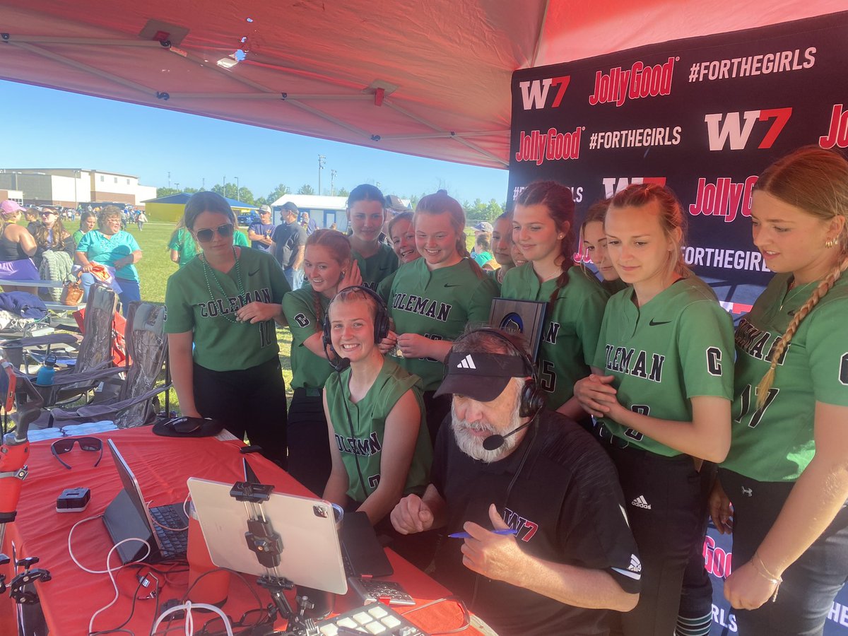 CourtneyDenRuyter21 tweet media