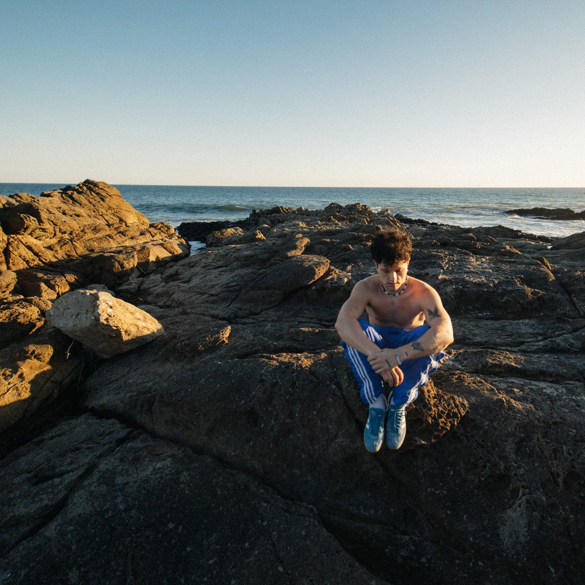 dropping a new song tonight <3
ffm.to/the_wave