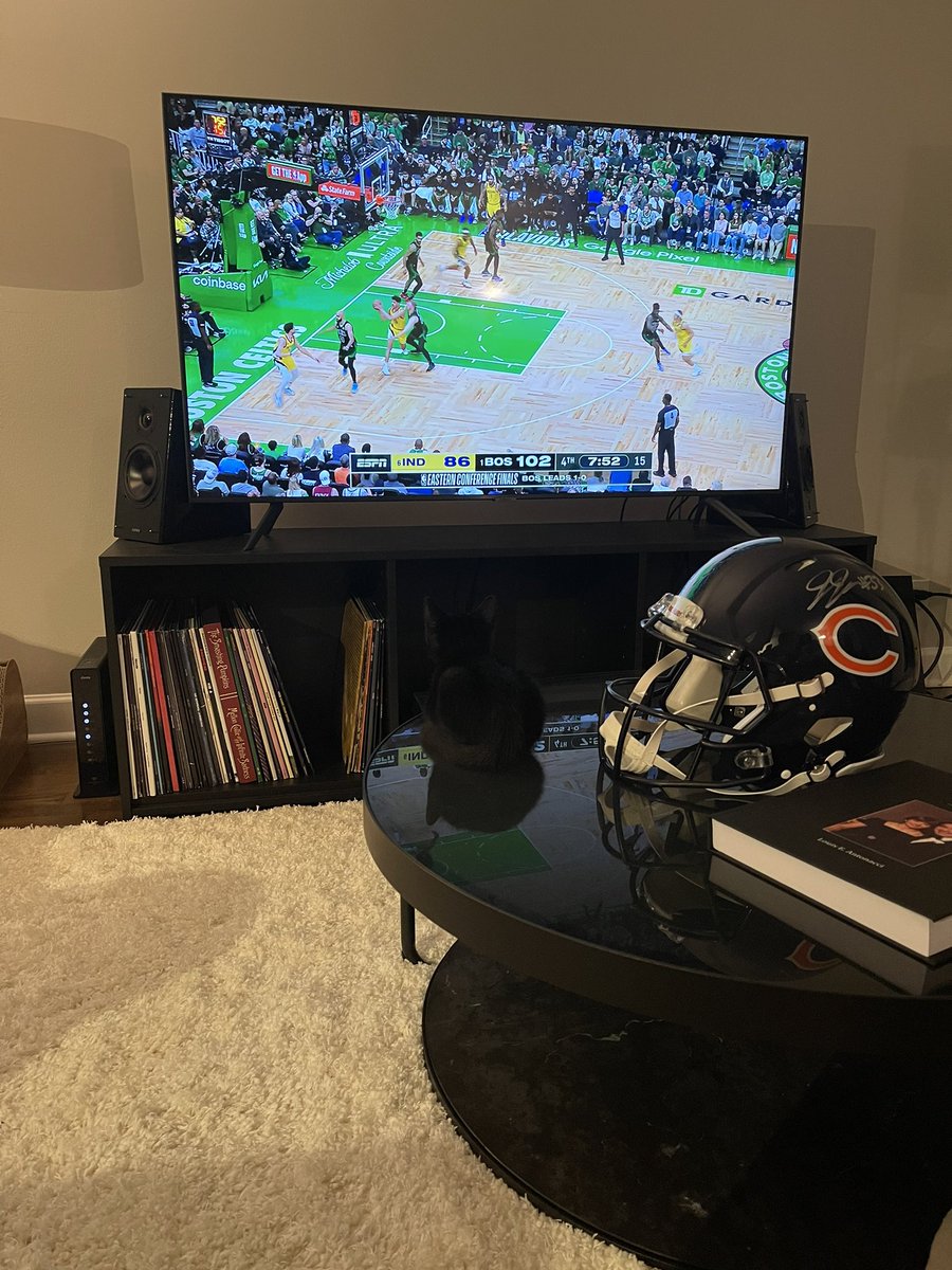 DuerkMaier's tweet photo. He’s a huge fan of playoff basketball https://t.co/fz6o9mbjsH