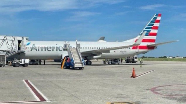 L’@USEmbassyHaiti a salué la reprise des vols d’@AmericanAir en Haïti et dit s’attendre à ce que d’autres compagnies🇺🇸fassent de même .Elle a notamment remercié @OFNAC_Haiti,@pnh_officiel,le personnel qui ont travaillé ensemble pour renforcer la sécurité à l’aéroport.#RFMINFO