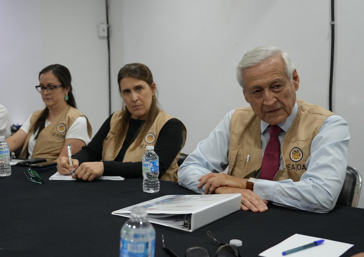 OEA_oficial's tweet image. La Jefatura de la Misión Electoral de la #OEAenMéxico, encabezada por @HeraldoMunoz, se reunió con la candidata presidencial de la coalición Fuerza y Corazón por México @XochitlGalvez para escuchar su opinión sobre las #Elecciones2024MX #MOE_OEA