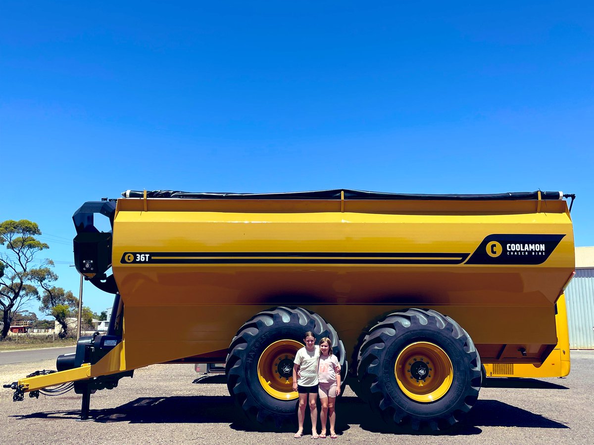 DannyNagel84's tweet photo. Harsh critics here checking the product at one of our dealers the other week 🧐 #Coolamon https://t.co/K98pbZKUGn