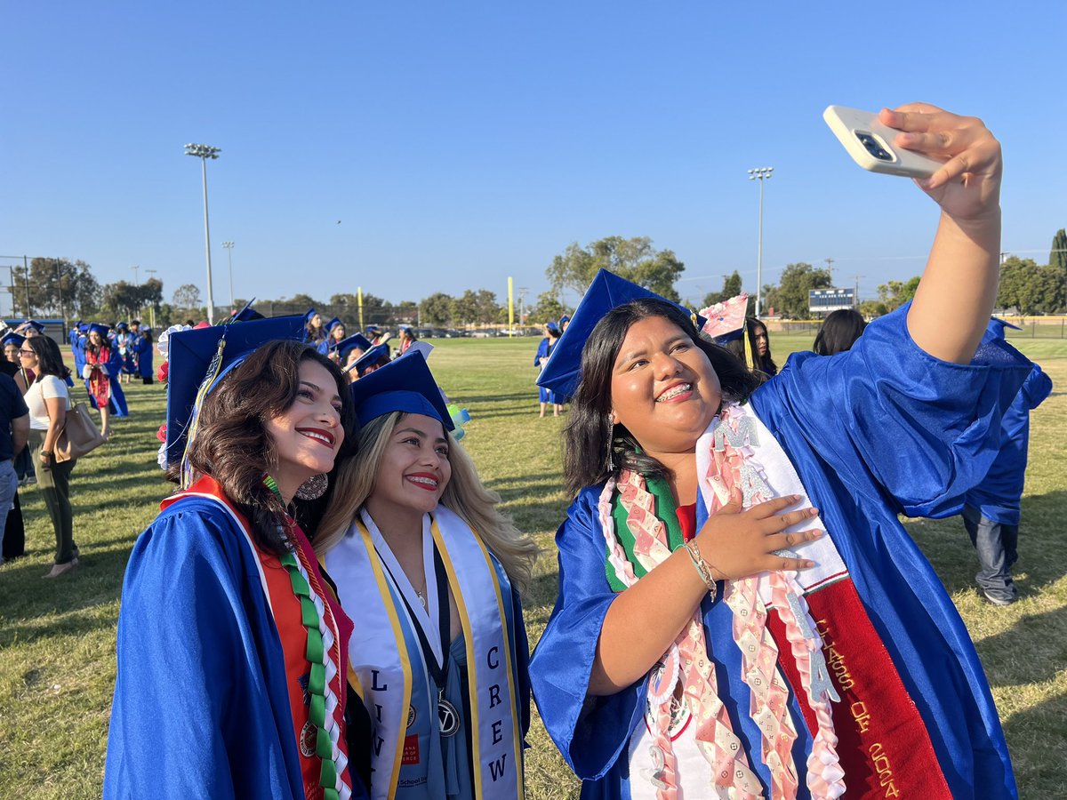 🎓🎉 Santa Ana Valley High School’s graduation ceremony is underway! Be sure to visit sausd.us/classof2024 to catch the live stream and check out our Facebook page (links in bio) for more photos! #WeAreSAUSD #SAUSDBetterTogether #SAUSDClassof2024