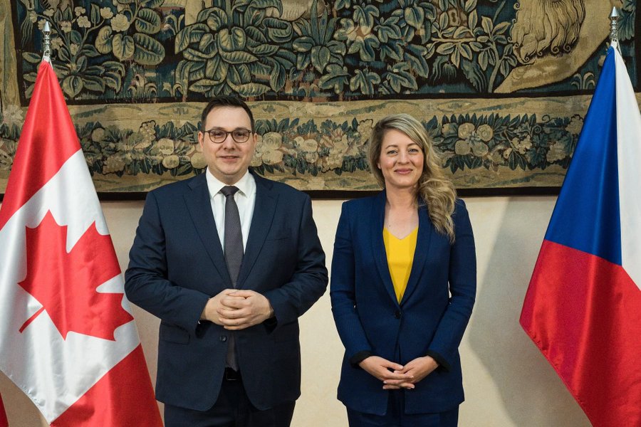 Minister Joly had a productive meeting with her Czech counterpart @JanLipavsky prior to the NATO ministerial meeting in Prague today. They discussed furthering cooperation on key topics, including Ukraine, deterrence against Russia, and the situation in the Middle East.