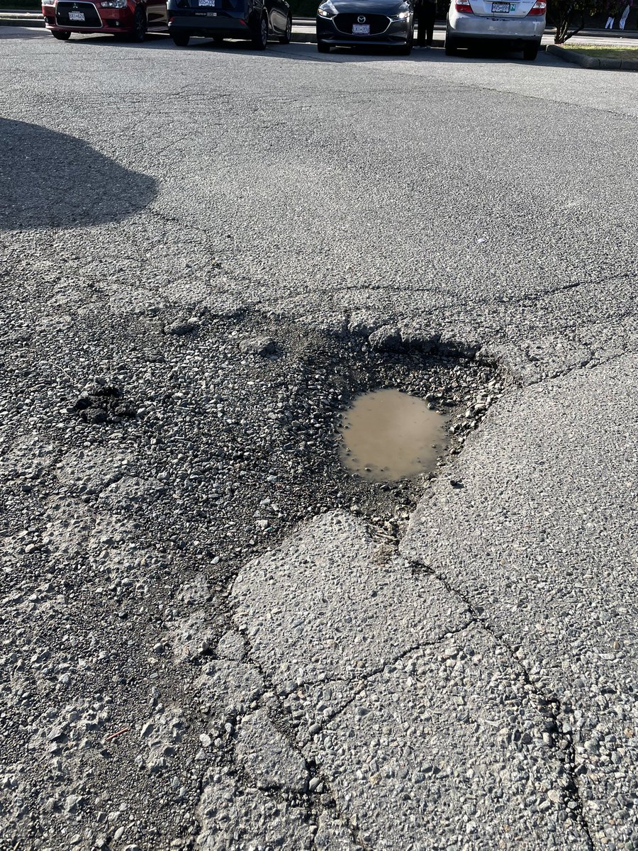 karlawakefield's tweet photo. @TransLink Facing Lougheed Mall (North side of lot) and facing Lougheed Hwy closest to Austin Ave. https://t.co/zX9SLieWfO