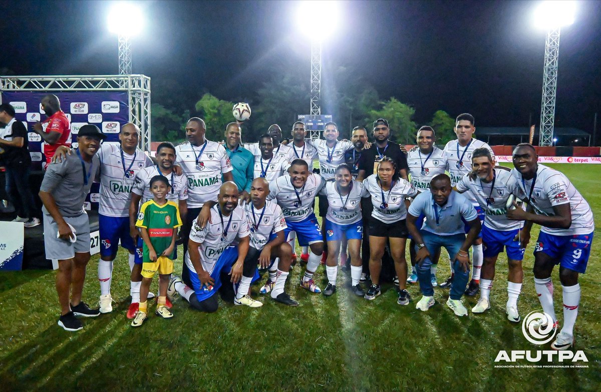 sumarasamuels's tweet photo. Noche mรกgica junto a las leyendas del fรบtbol Nacional ๐ต๐ฆ, felicidades a todo el equipo de trabajo de @AFUTPA cada aรฑo supera al anterior.
#TeamPhillips
๐ธ Anibal Photos https://t.co/j3FZaQ5G49