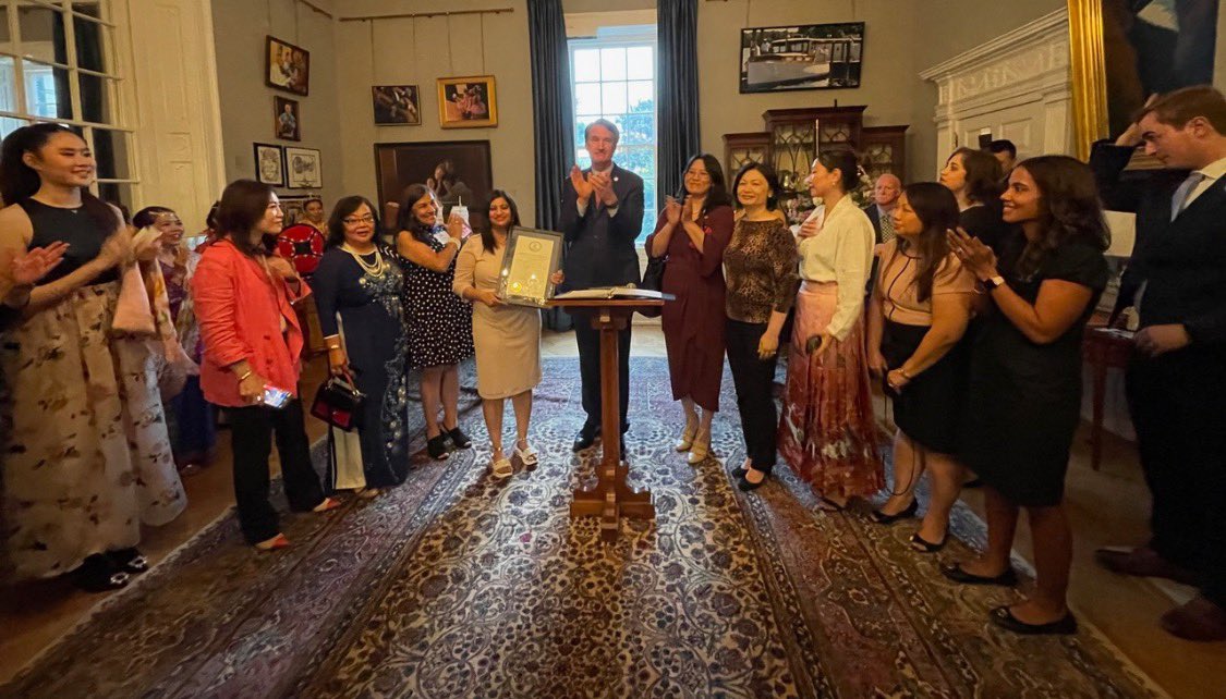 Srilekha_Palle's tweet photo. https://t.co/8vgufRGVBs
At the recent AAPI event, Governor Youngkin delivered a powerful message: "There is no room for hate in Virginia." #VirginiaAsianAdvisoryBoard
#VAAB
#AAPI
#MayisAAPImonth
@GlennYoungkin
@TeamYoungkin https://t.co/iFQ9aH4zel