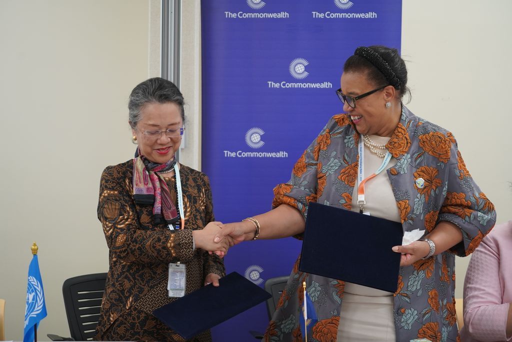 UNESCAP's tweet photo. 🌍🤝 Exciting news! 

@UNESCAP &amp; @commonwealthsec are launching a new collaboration to support #SIDS programme of action and #2030Agenda.

Stay tuned for updates on our joint efforts to create a more equitable and sustainable future! 🙌 

#SIDS4 #TogetherWithESCAP https://t.co/WjHODb2dYj