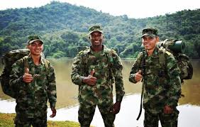 Eclides3's tweet photo. #EstoSeLlamaCambio 
El Senado acaba de aprobar la Ley por medio de la cual los jóvenes que presten servicio militar en el Ejército o en la Policía, se les pagará mensualmente un salario mínimo. https://t.co/gLeCmPat3t