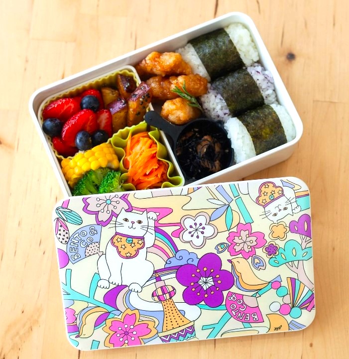 こんにちは!!!

Bento&co様より
instagram.com/bentoandcojapa…
オリジナル一段弁当箱✨
｢ネコ ポップ｣が 新登場 ฅ^•ω•^ฅﾆｬｰ

可愛い個性的な招き猫が楽しいランチタイムを
引き寄せてくれますね ฅ^•ω•^ฅｶﾓｰﾝ

#hakoyabento #お弁当記録 #ベルトラン
#京都発弁当箱専門店 #お弁当作り楽しもう部