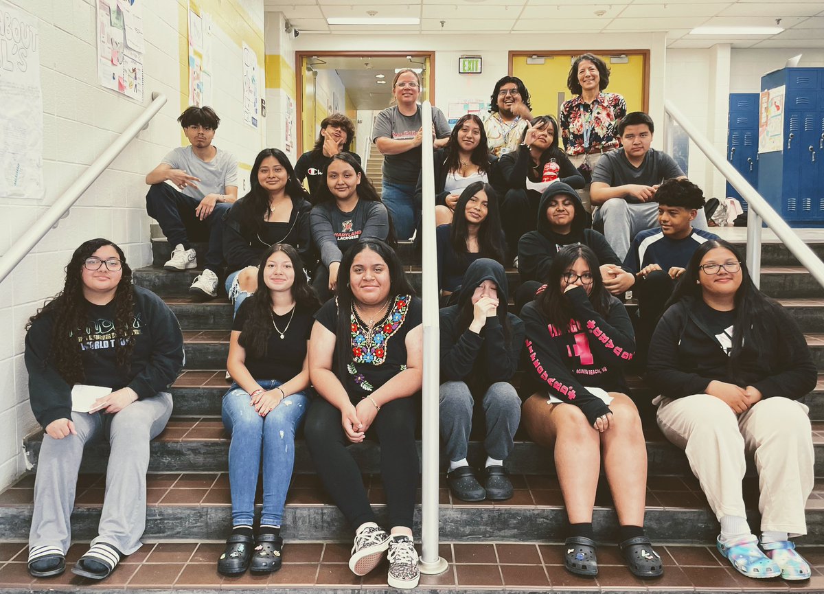 temabell's tweet photo. @AnnapHS_AACPS long-term English learners rocked their poster presentations today!  It was so awesome to see how proud and empowered they were to showcase all they’ve learned! So thankful for strong a strong #equipopantera, !  #ltels https://t.co/q35NEM1uCk