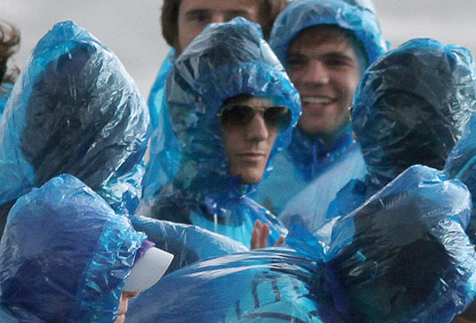 12 yrs ago today this iconic pic was taken when the 1D boys visited Niagara Falls
Lost count how many times I used this photo as my reaction  pic to things my fellow  directioners have sent me 
#OneDirection #NiagaraFalls #iconicphoto