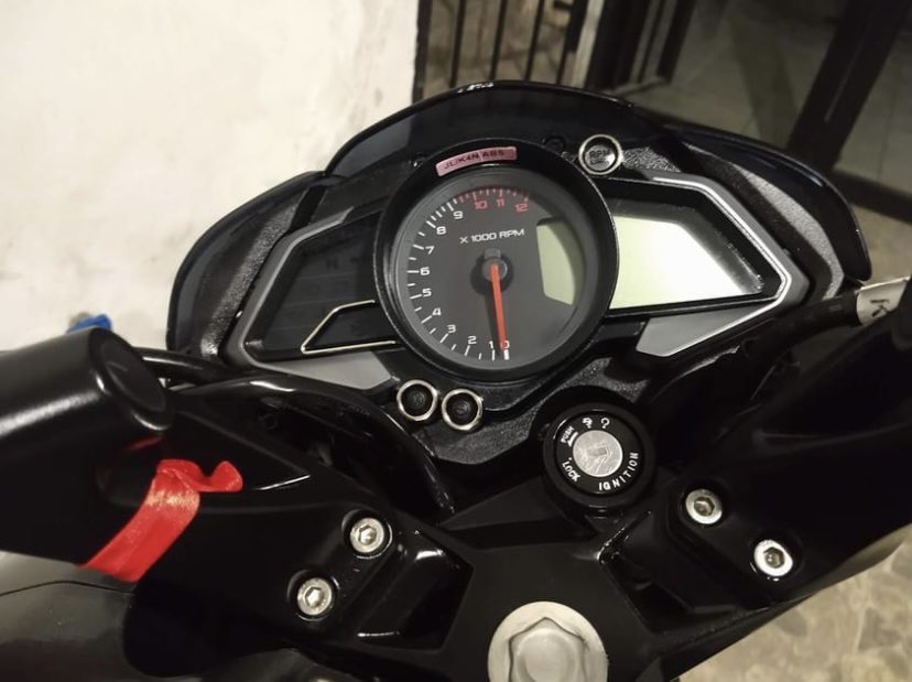 juanmaluquez12's tweet photo. Vendo NS200 - año 2022 - 20.000 km - Cubiertas Dunlop - cel. 2616406544 https://t.co/96pRuRoiuU