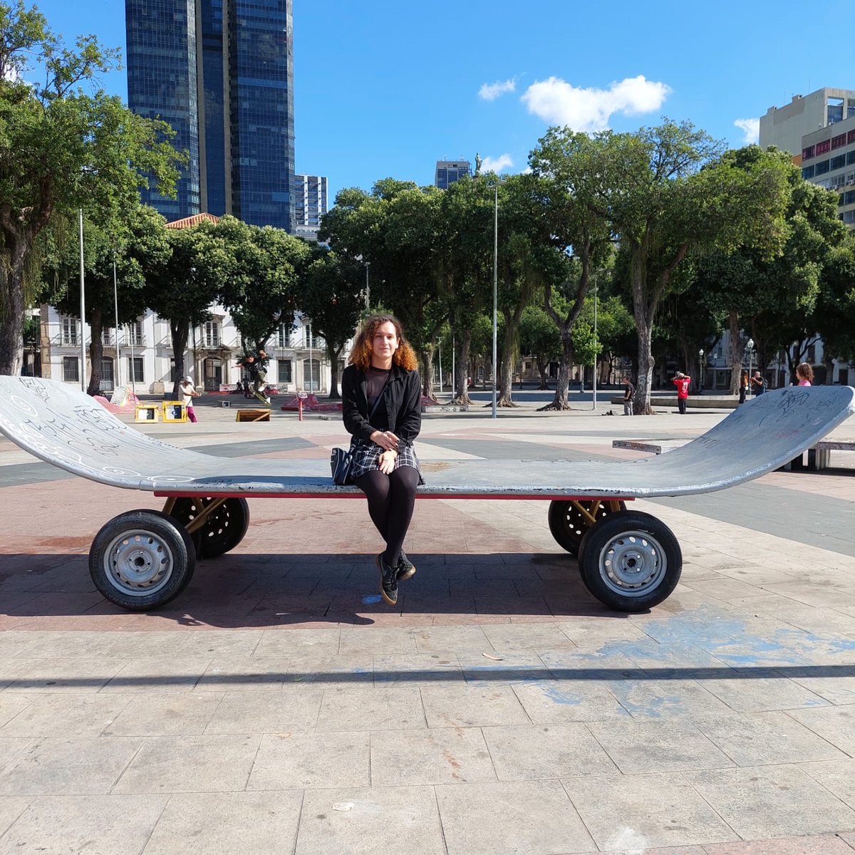 WE FOUND SANIC

And also a giant skateboard :3