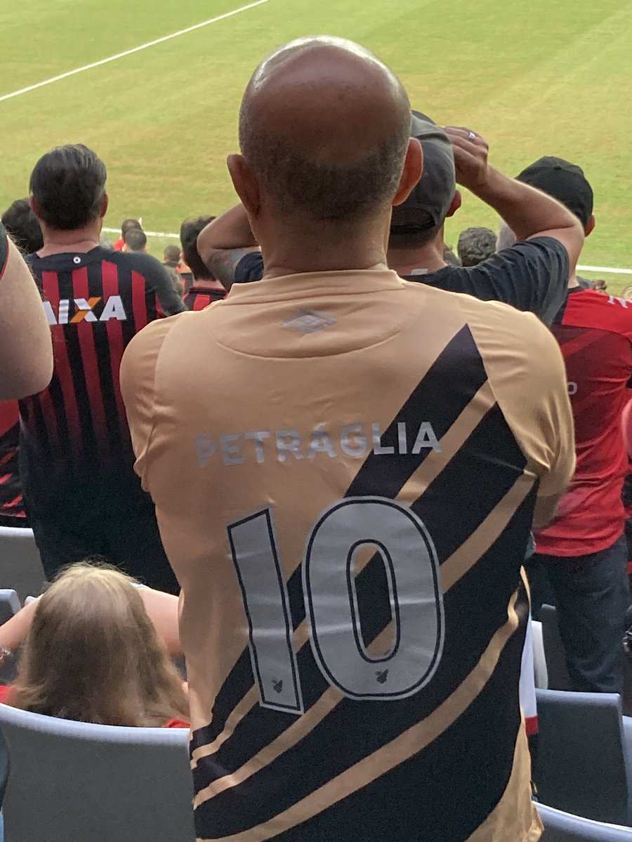 JulioCapLage's tweet photo. @Lara_Andrade @AthleticoPR Glórias do presente🌪️ https://t.co/6foZ2G4n3Q