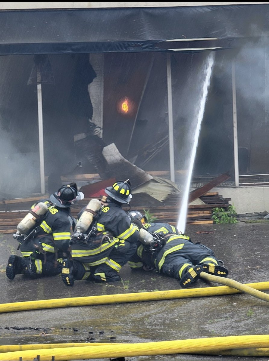 There was a massive fire in #chelseama at the old Russo's Tux space that took hours for fire fighters all over the area to put out. I got quite a few photos but these are some of the best ones I took @universalhub @ChelseaScanner @ChelseaFire_MA