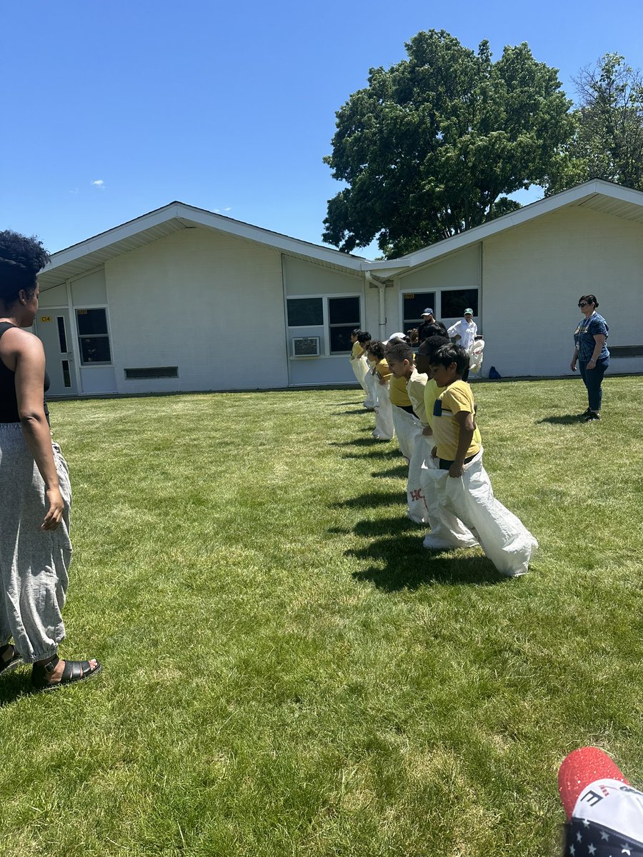 misshuntCES's tweet photo. Our class had an amazing day at Field Day today! #constablecubs https://t.co/RY518mvT9J