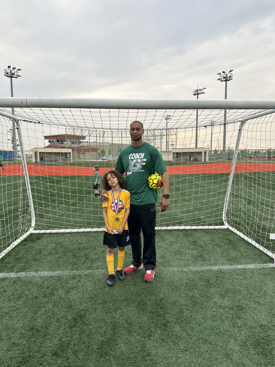 realNickCurry's tweet photo. Yesterday marked the end of the soccer season, and my first time coaching. I learned so much and had a blast watching the players grow and improve. It was an incredible experience, and I'm beyond proud to have been my son's coach this year. โฝ๏ธ๐ช๐ #SoccerSeason #FirstTimeCoach https://t.co/sOcR2NKru5