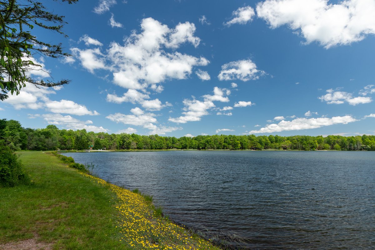 A stunning Thursday in the Poconos #LakeNaomi #PoconoMtns