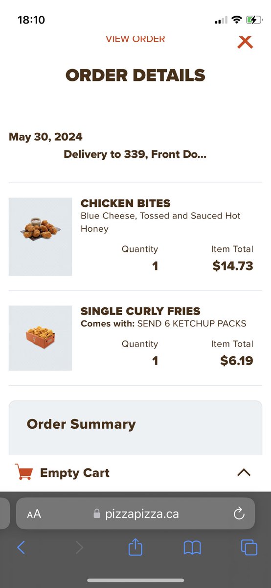 JFPamp's tweet photo. @PizzaPizzaLtd got called out a month a go for showing up late and not wanting to honour there “60 mins or free” guarantee. Ordered from them tonight. 
No sauce and tossed chicken as per my order. No six packs of ketchup for fries. Coincidence? https://t.co/OabJ2Kj8K4