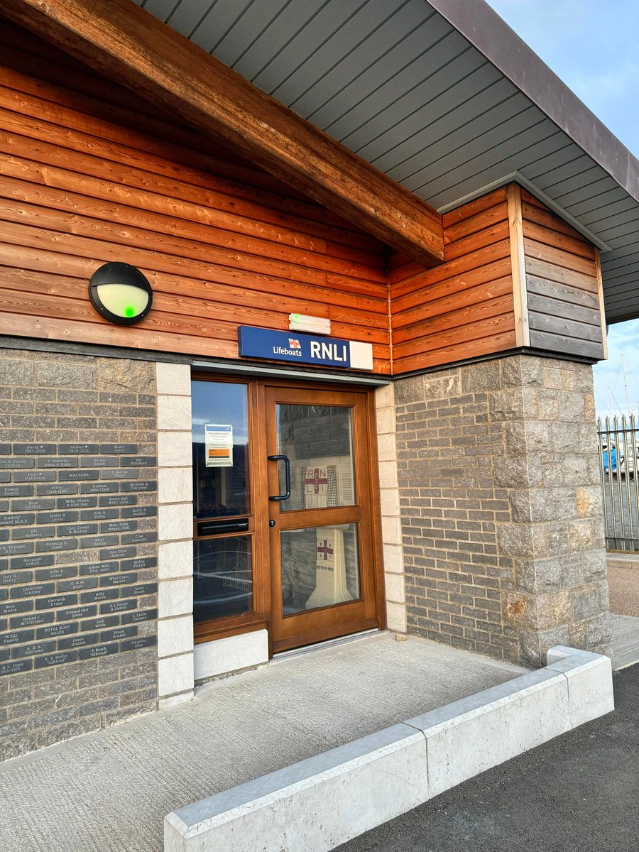 Pwllheli RNLI Lifeboat tweet media
